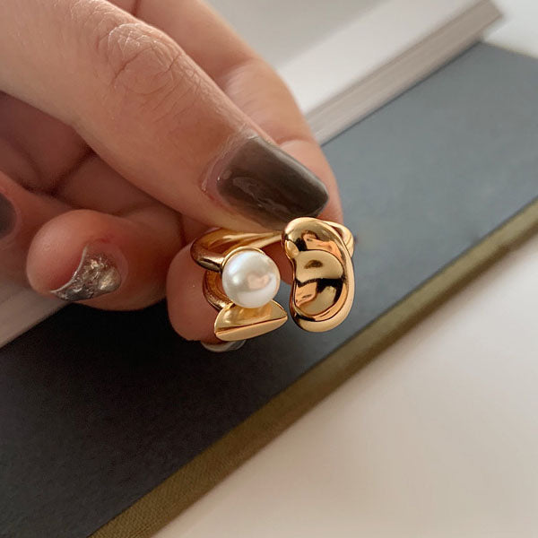 Adele Chic Pearl Gold Ring